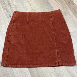 Aeropostale Corduroy Rust Mini Skirt w/ Front Slit. Zips Up the Back. Small